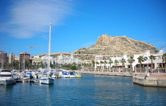 ​A third of all visitors to the Costa Blanca in October were from the UK