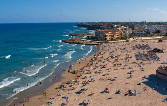 ​Warm weather keeps Costa Blanca beaches busy after heavy rains