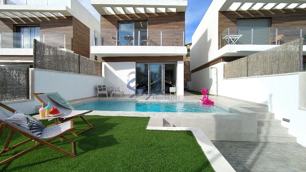 Villas de nueva construcción con piscina privada en venta en Villamartín, Costa Blanca, España