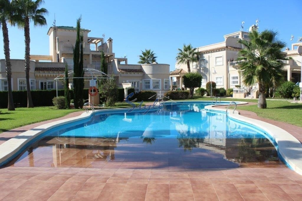 Comprar apartamento planta alta con piscina y cerca del mar en Playa Flamenca, Orihuela Costa. ID: 4833