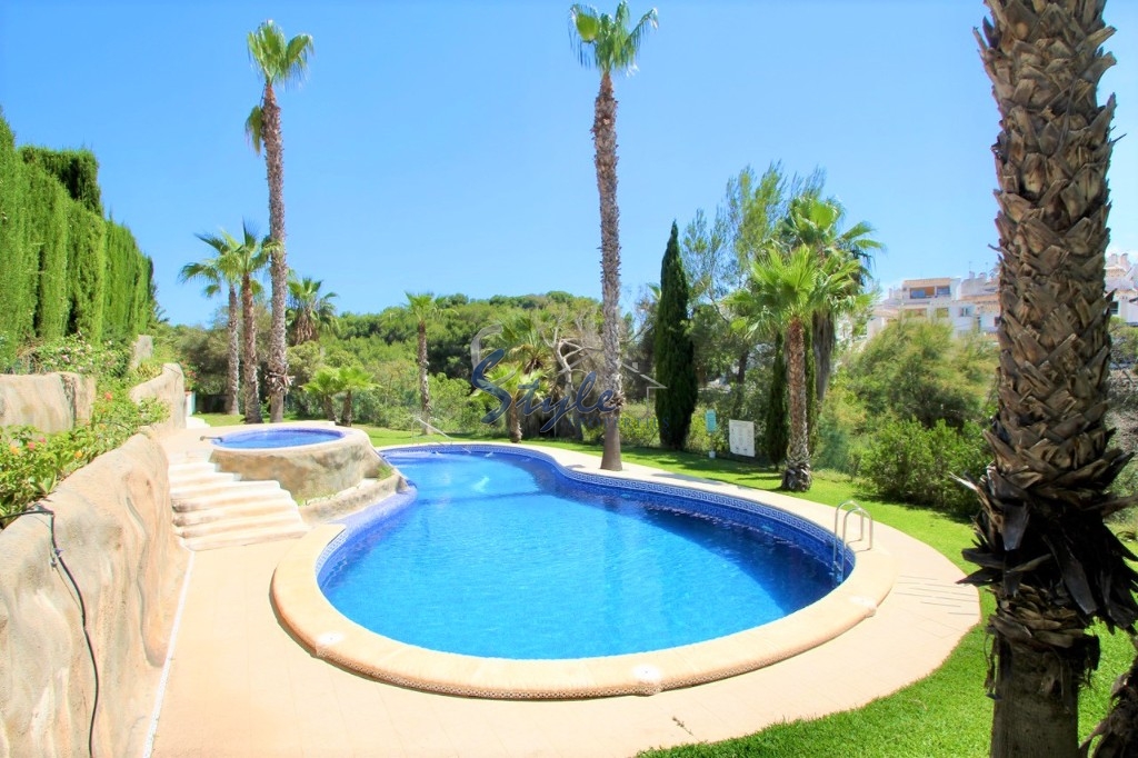 Buy Townhouse with private garden in Costa Blanca close to golf in Villamartin. ID: 6114