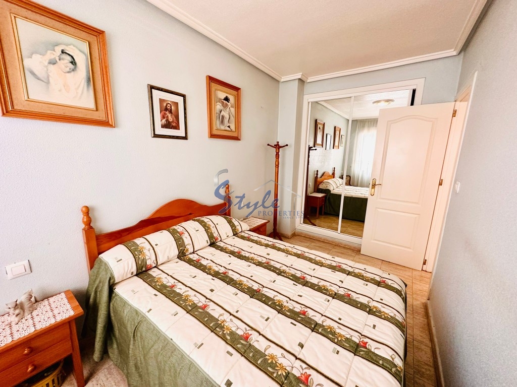 Se vende apartamento de 2 dormitorios en Torrevieja, Costa Blanca, España. ID1766