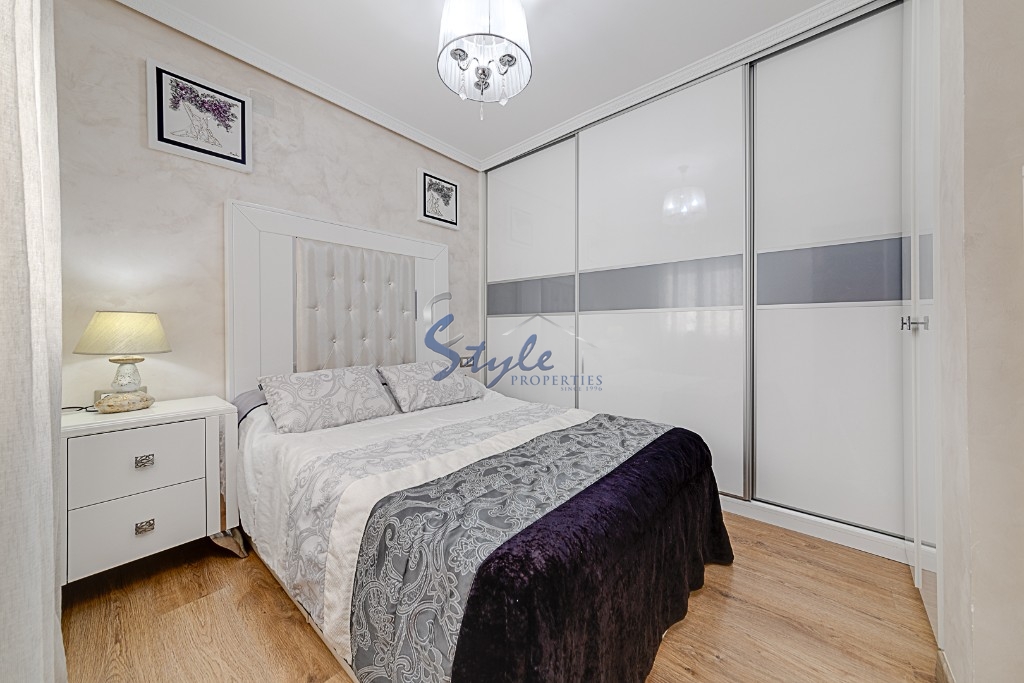Se vende apartamento reformado de 1 dormitorio en Torrevieja, Costa Blanca, España. ID1773