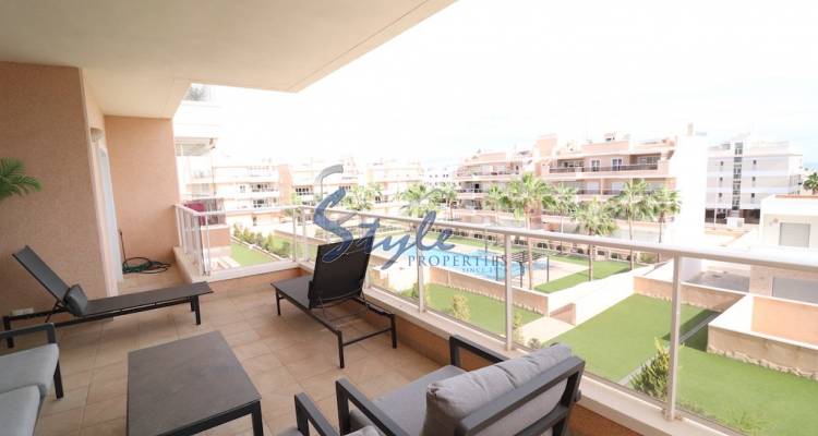 Buy apartment with pool in Costa Blanca close to golf in Villamartin. ID: 6126