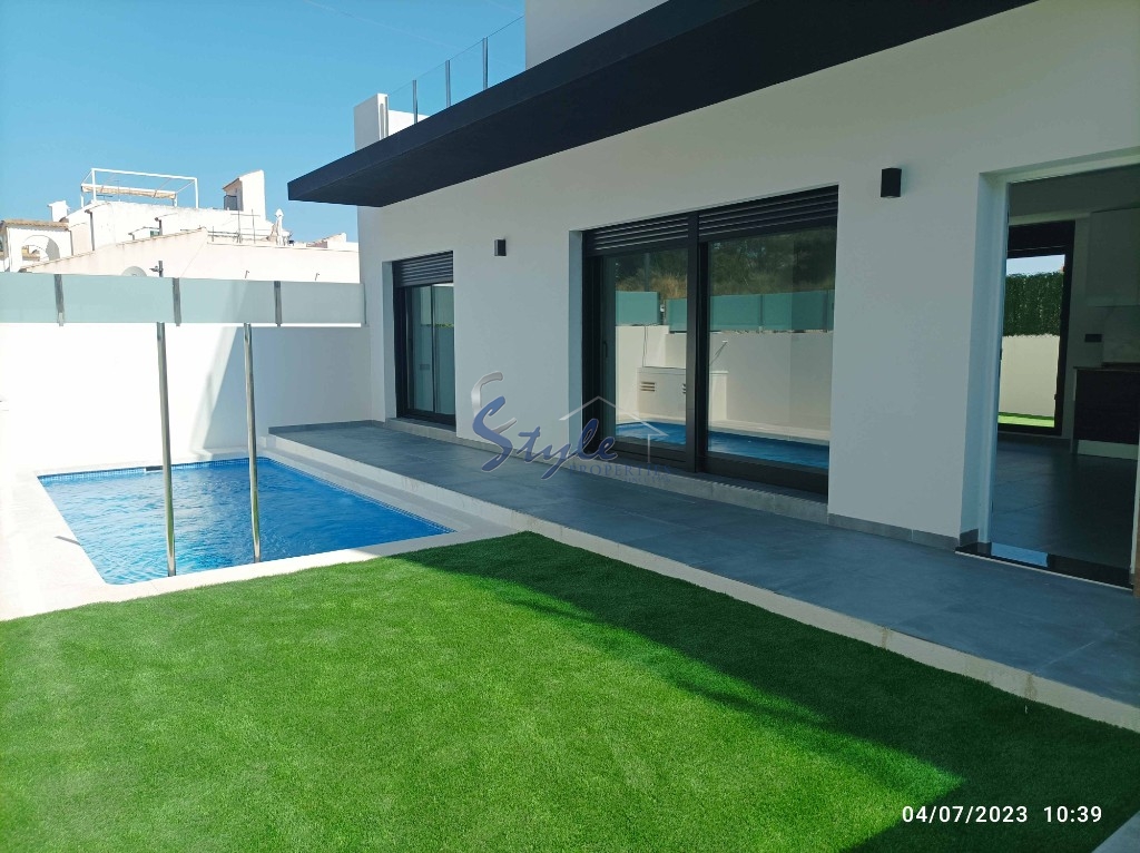 New build townhouses for sale in Villamartin, Costa Blanca, Spain. ON1782