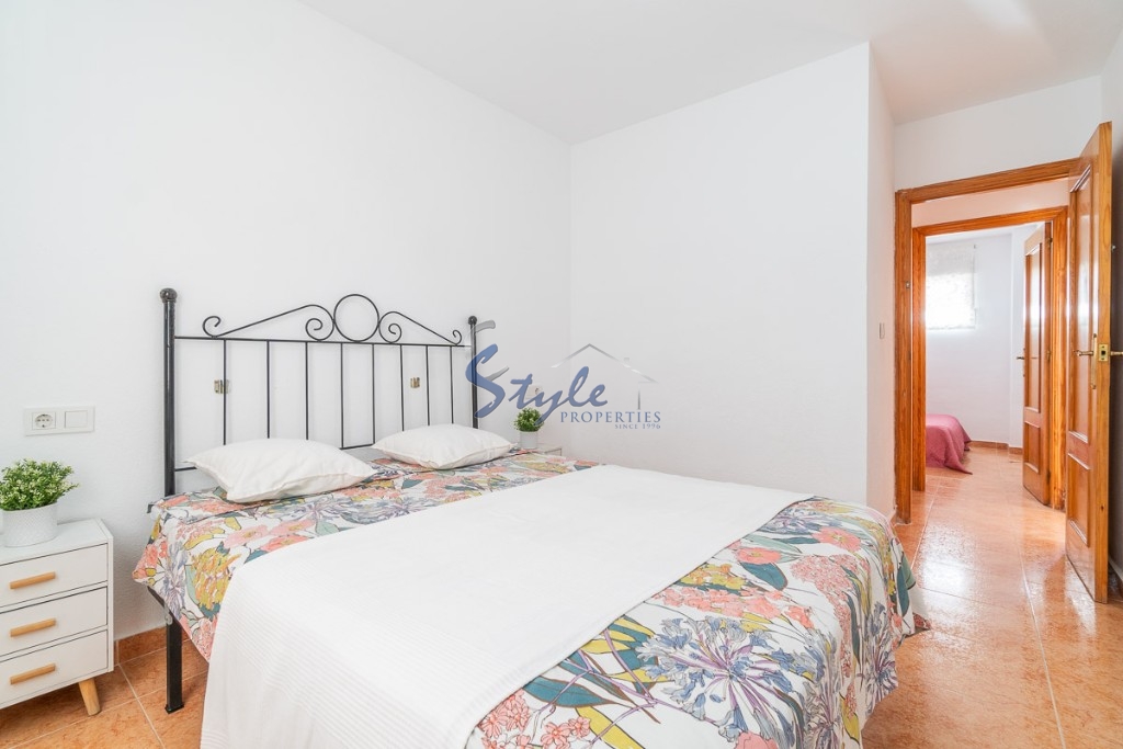 Se vende apartamento de 2 dormitorios en Torrevieja, Costa Blanca, España. ID1705