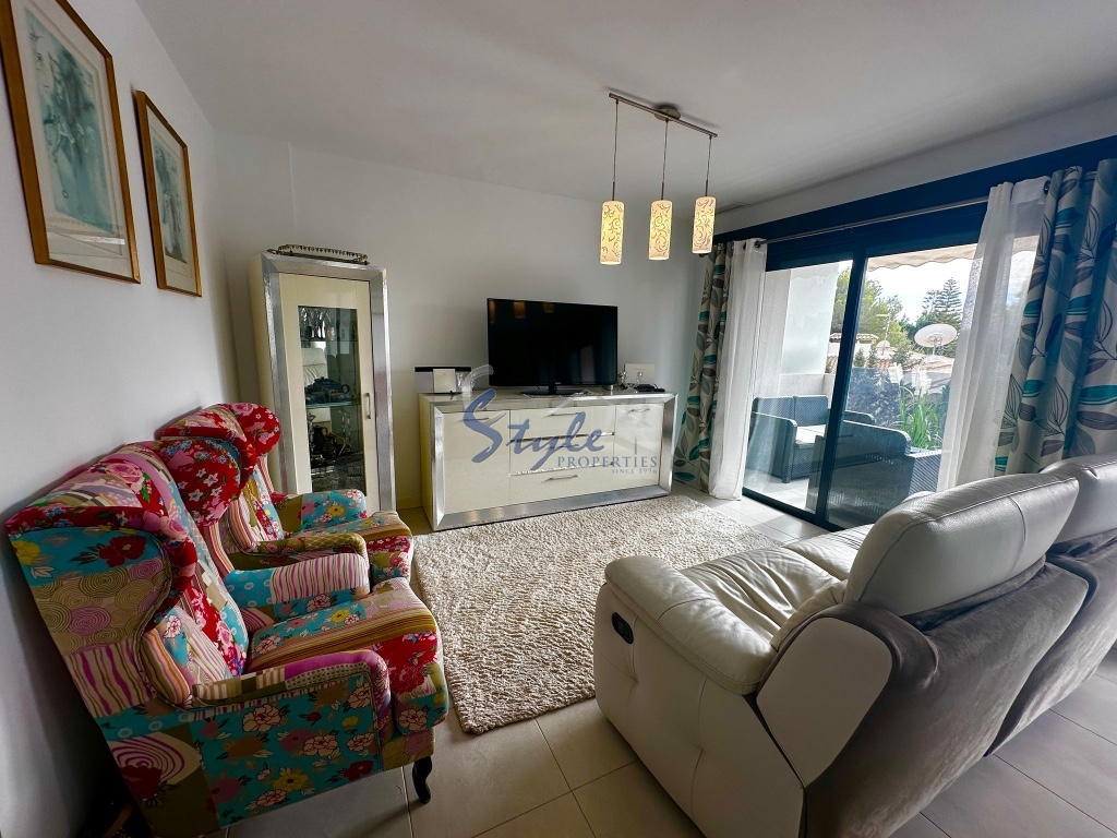 En venta  apartamento ático con vistas al mar,en  Campoamor, Orihuela Costa, Costa Blanca. ID1362