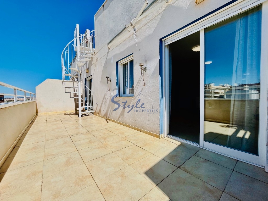 Comprar Apartamento Ático con vistas al mar en Torrevieja a 850m de la Playa Central. ID 6159