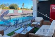 Comprar chalet independiente con bonitas zonas ajardinadas y piscina en La Florida, Torrevieja. ID 6160