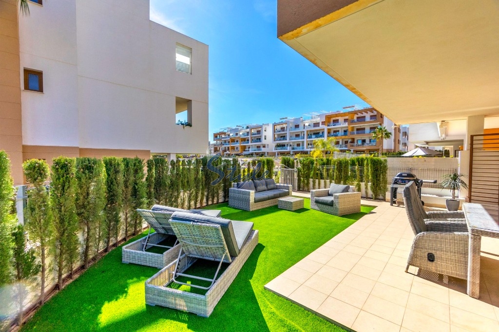 Comprar apartamento planta baja con grande terraza en Villamartin cerca del golf. ID 6163