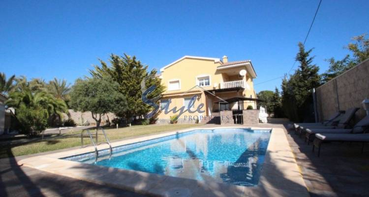 Comprar villa con piscina en Cabo Roig, Orihuela Costa cerca del mar. ID 6167