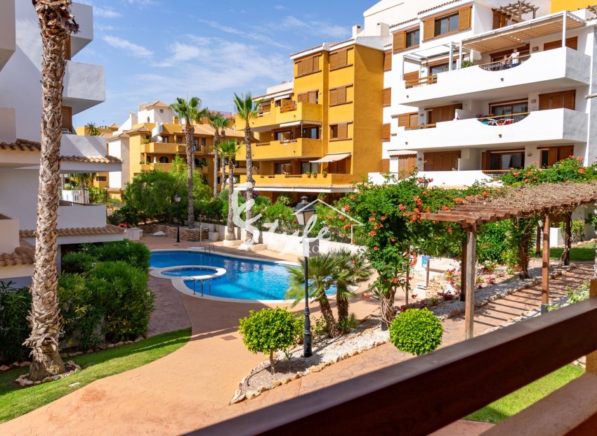 2 Bedroom Apartment with Views to Swimming Pool for Short-Term Rent in La Entrada, Punta Prima, Costa Blanca. ID110