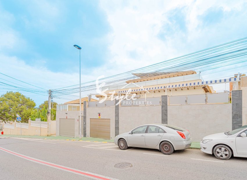 5 bedroom Modern Villa with Private Pool and Terrace en Balcones, Los Altos., Torrevieja.  ID 2694