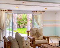 A la venta una exclusiva villa de lujo con una gran parcela en Villamartín, Costa Blanca, España. ID3484