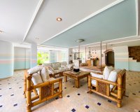 A la venta una exclusiva villa de lujo con una gran parcela en Villamartín, Costa Blanca, España. ID3484