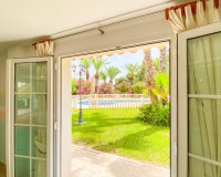 A la venta una exclusiva villa de lujo con una gran parcela en Villamartín, Costa Blanca, España. ID3484