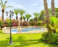 A la venta una exclusiva villa de lujo con una gran parcela en Villamartín, Costa Blanca, España. ID3484