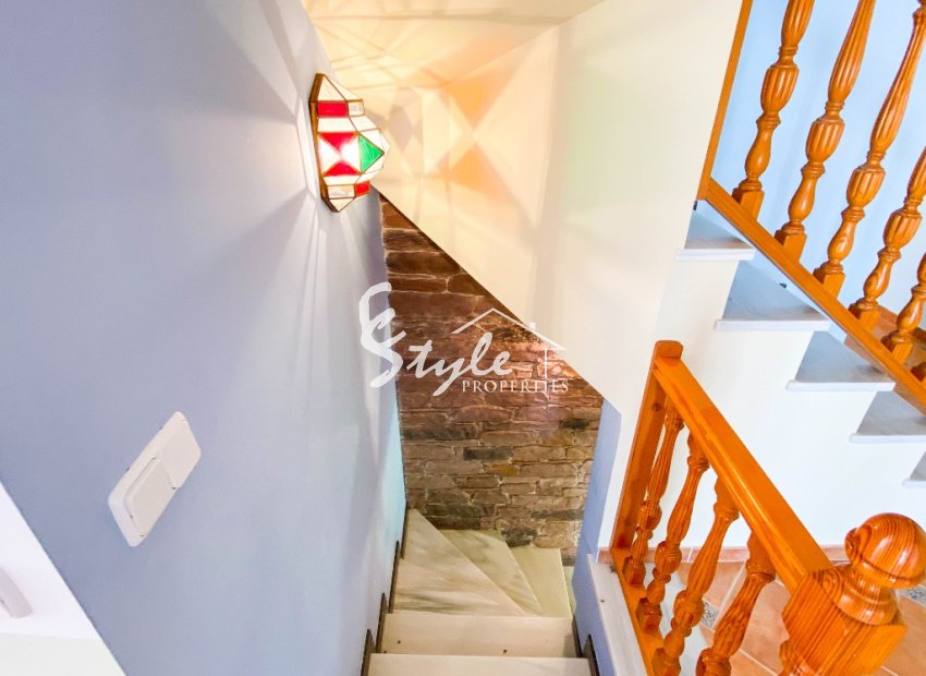 A la venta una exclusiva villa de lujo con una gran parcela en Villamartín, Costa Blanca, España. ID3484