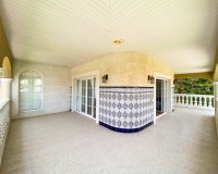 A la venta una exclusiva villa de lujo con una gran parcela en Villamartín, Costa Blanca, España. ID3484