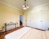 A la venta una exclusiva villa de lujo con una gran parcela en Villamartín, Costa Blanca, España. ID3484