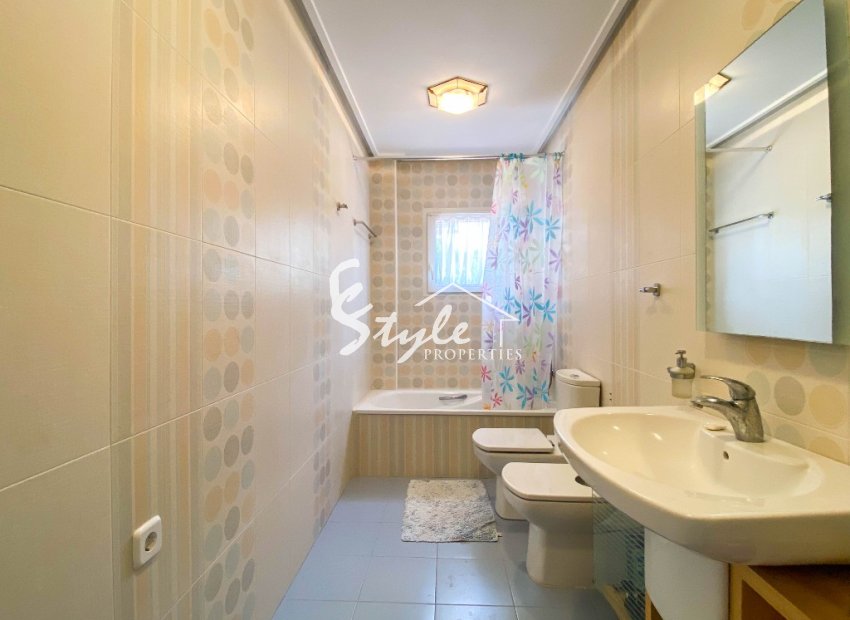 A la venta una exclusiva villa de lujo con una gran parcela en Villamartín, Costa Blanca, España. ID3484