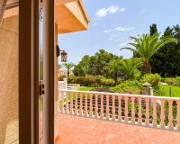 A la venta una exclusiva villa de lujo con una gran parcela en Villamartín, Costa Blanca, España. ID3484
