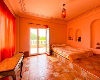 A la venta una exclusiva villa de lujo con una gran parcela en Villamartín, Costa Blanca, España. ID3484