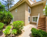 A la venta una exclusiva villa de lujo con una gran parcela en Villamartín, Costa Blanca, España. ID3484