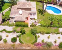 A la venta una exclusiva villa de lujo con una gran parcela en Villamartín, Costa Blanca, España. ID3484