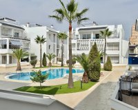 Adosado de esquina reformado en La Veleta – a 200 m del mar en Torrevieja. ID 2783