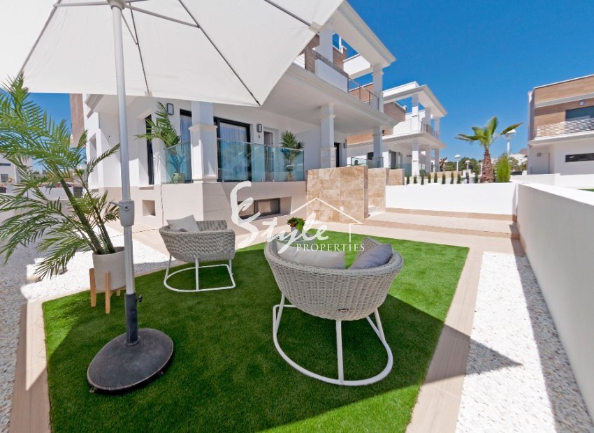 Adosado en venta con  5 habitaciones en Ciudad Quesada, Alicante