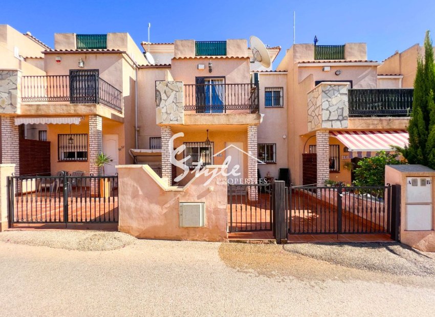 Adosado en venta en Royal Park, Los Altos, Punta Prima, Costa Blanca, España.ID1377