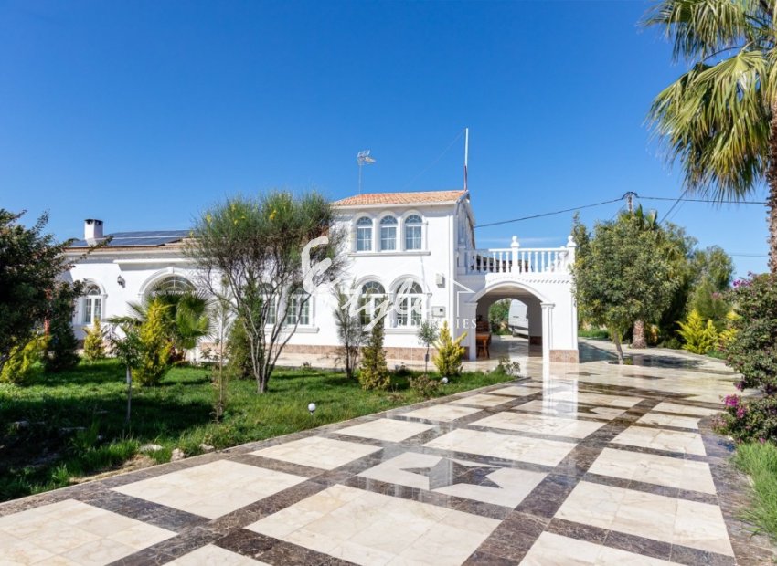 Amazing finca for sale near the sea in La Marina, Costa Blanca South, Spain