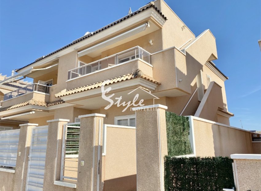 Apartamento con solarium en venta en Vista Azul, Punta Prima, Costa Blanca, España. ID3781