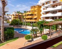 Apartamento de 2 dormitorios con vistas a la piscina en alquiler a corto plazo en La Entrada, Punta Prima, Costa Blanca. ID110