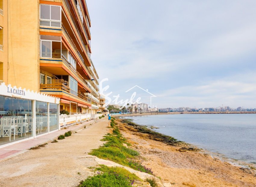 Apartamento en Planta Baja en Primera Línea de Playa en Torrevieja – Vistas al Mar. ID2714