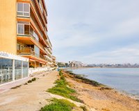 Apartamento en Planta Baja en Primera Línea de Playa en Torrevieja – Vistas al Mar. ID2714