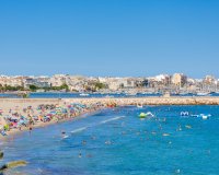 Apartamento en Planta Baja en Primera Línea de Playa en Torrevieja – Vistas al Mar. ID2714