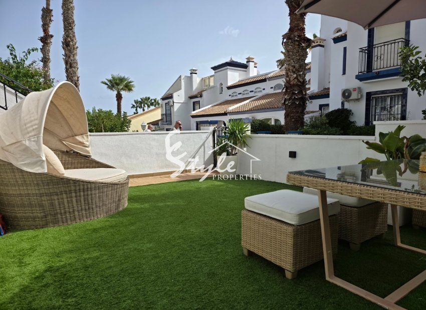 Apartamento en planta baja en venta en Villamartín, Orihuela Costa. ID3597