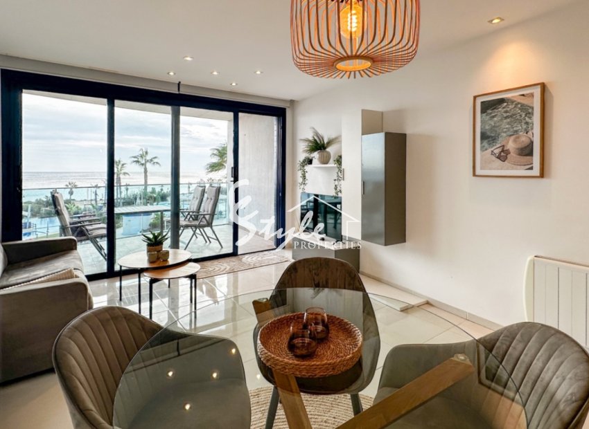 Apartamento en primera linea en venta en Sea Senses, Punta Prima.ID2747