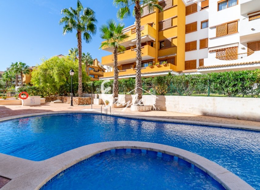 Apartamento en venta en la Entrada, Punta Prima, Orihuela Costa, Costa Blanca. ID2686