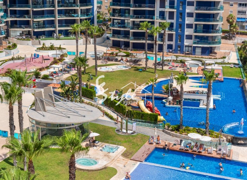 Apartamento en venta en primera línea de mar en Sea Senses, Punta Prima, Costa Blanca. ID2345