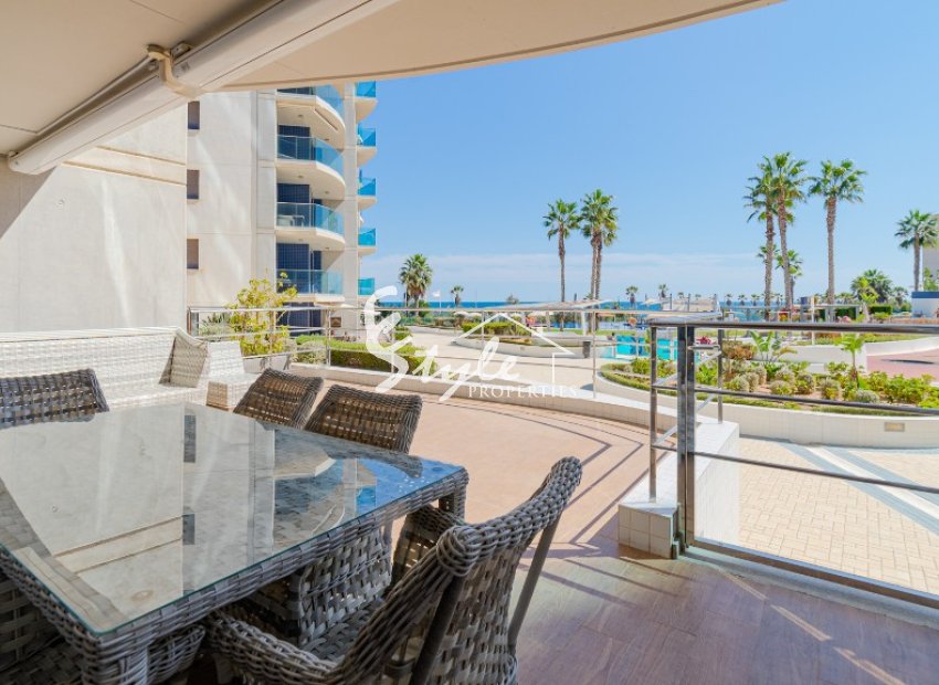 Apartamento en venta en primera línea en Sea Senses, Punta Prima, Costa Blanca. ID1954