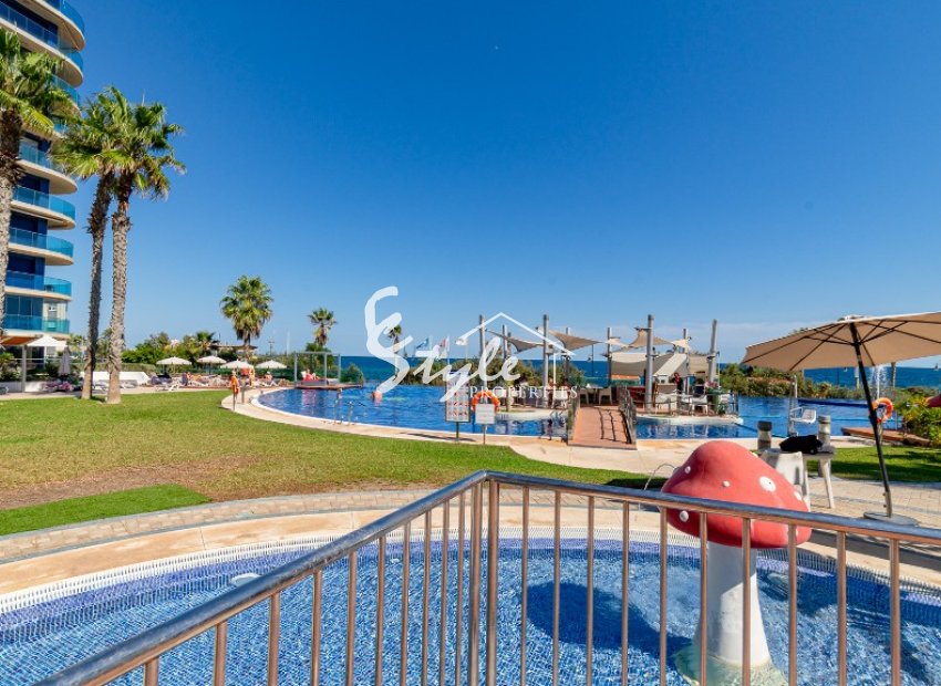 Apartamento en venta en primera línea en Sea Senses, Punta Prima, Costa Blanca. ID1954