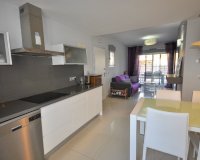 Apartamentos con jardín privado en una urbanización cerrada junto al mar en Punta Prima, Orihuela Costa, Costa Blanca, España