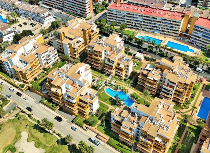Апартаменты на 2 этаже с южной террасой и видом на бассейны в La Entrada – Punta Prima,  Торревьеха, Коста Бланка, Испания. ID3949