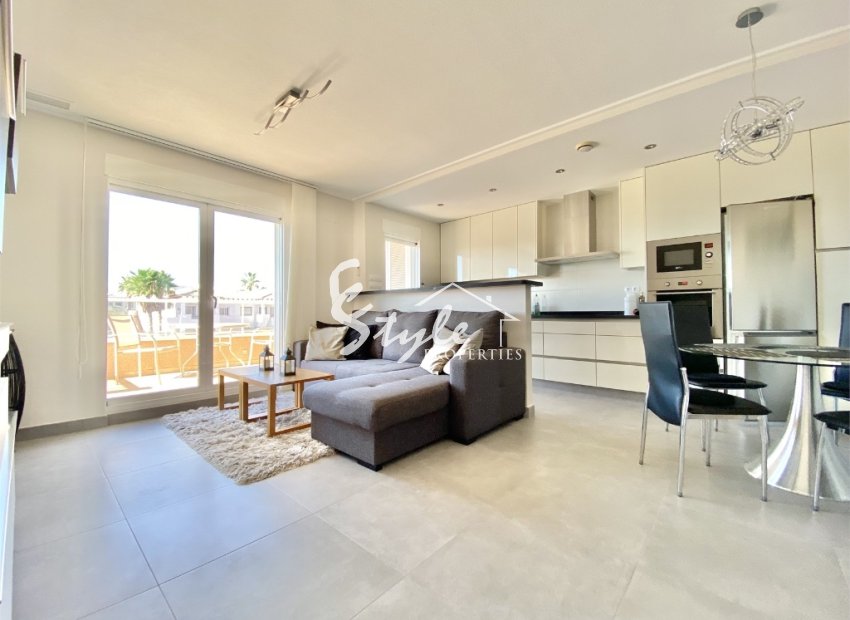 Apartment with private solarium for sale in Vista Azul, Punta Prima, Costa Blanca, Spain. ID3781