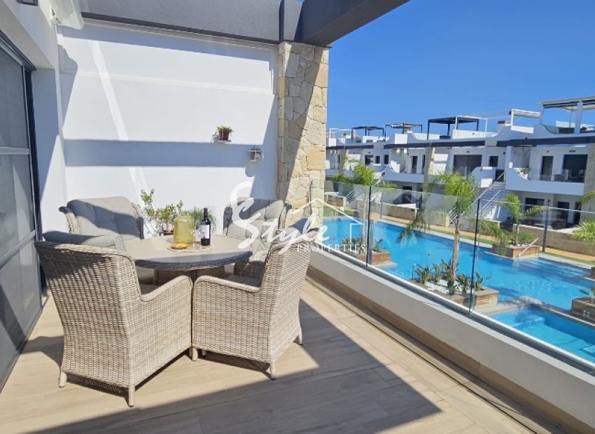 Atico en venta en un nuevo complejo ¨Innova Beach¨ en Punta Prima, Orihuela Costa, Costa Blanca. ID 2687