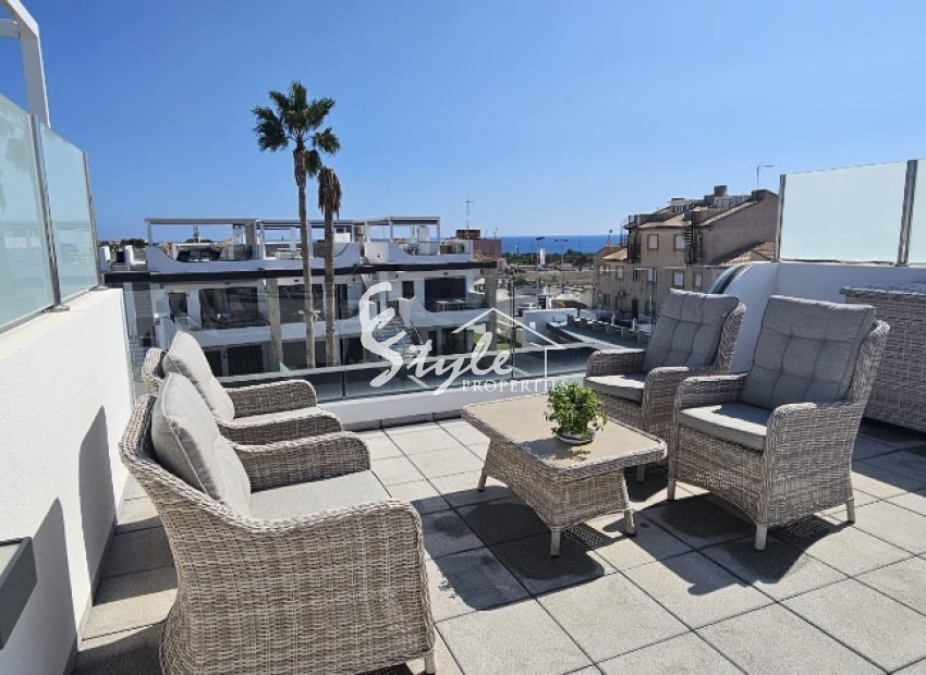 Atico en venta en un nuevo complejo ¨Innova Beach¨ en Punta Prima, Orihuela Costa, Costa Blanca. ID 2687