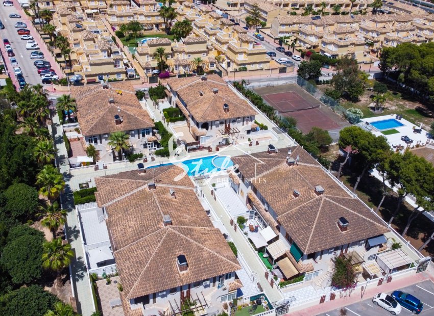 Bungalow en venta en Las Barcas, Punta Prima, Orihuela Costa. ID2539